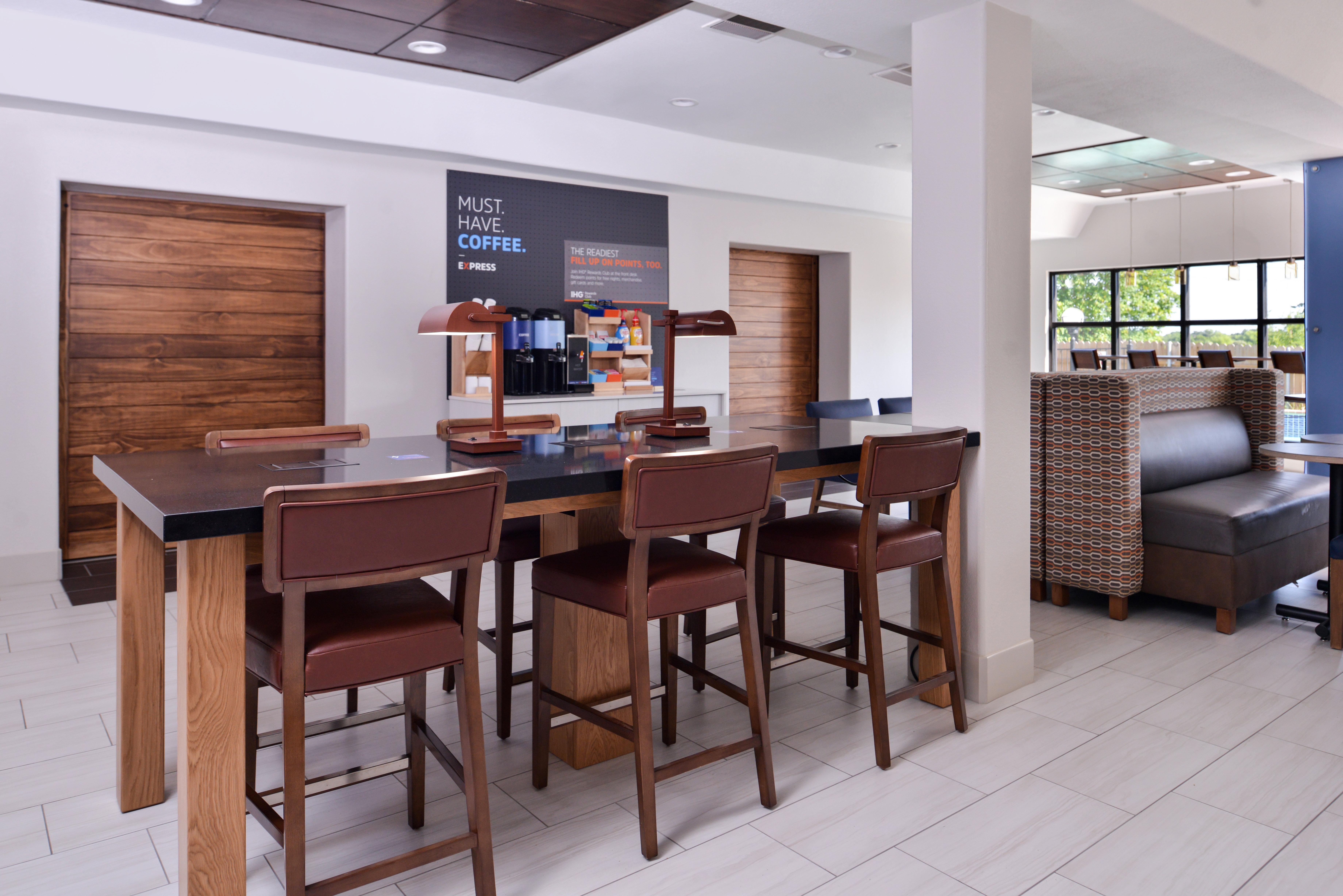 Holiday Inn Express Hotel & Suites Elgin By Ihg Exterior foto
