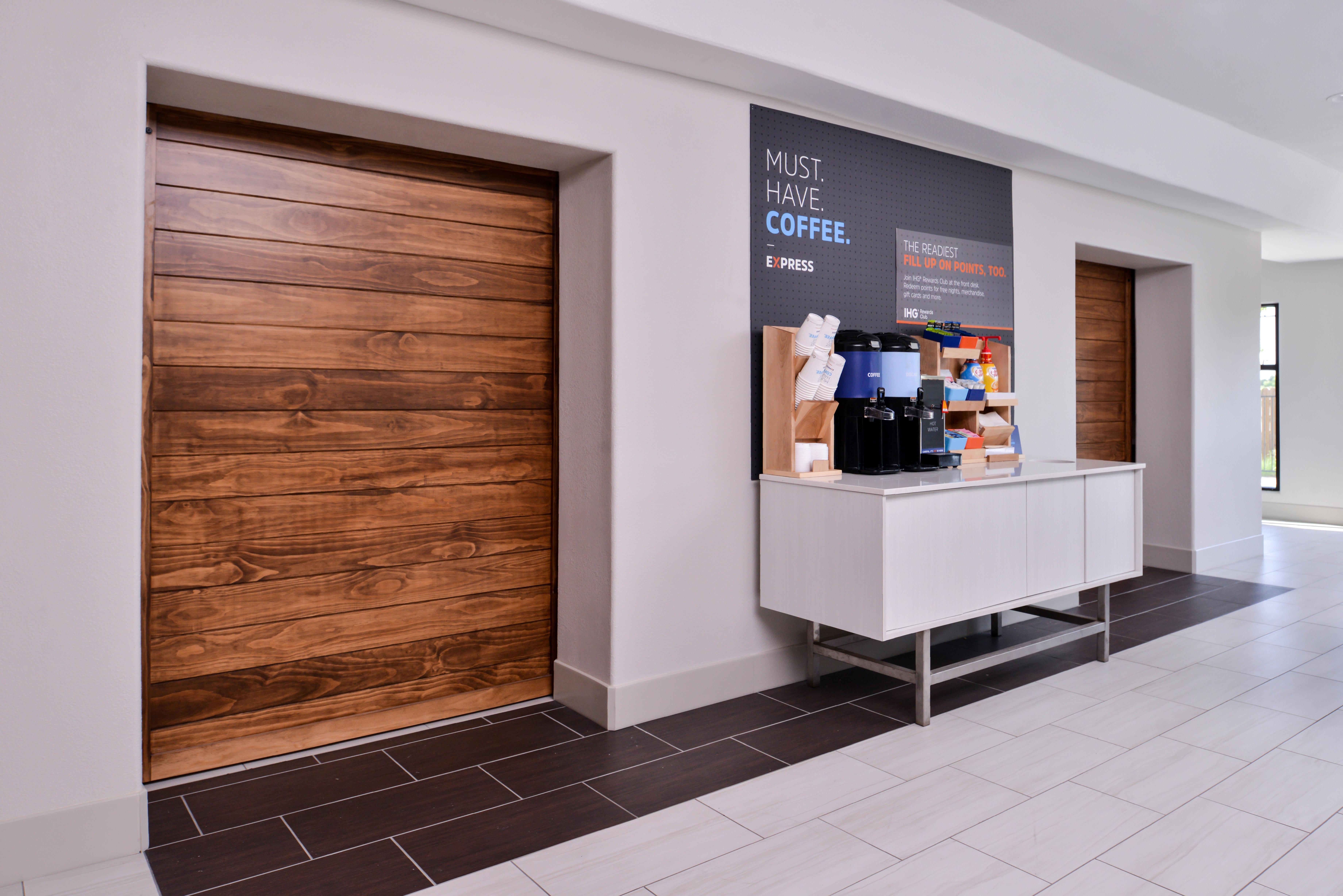 Holiday Inn Express Hotel & Suites Elgin By Ihg Exterior foto