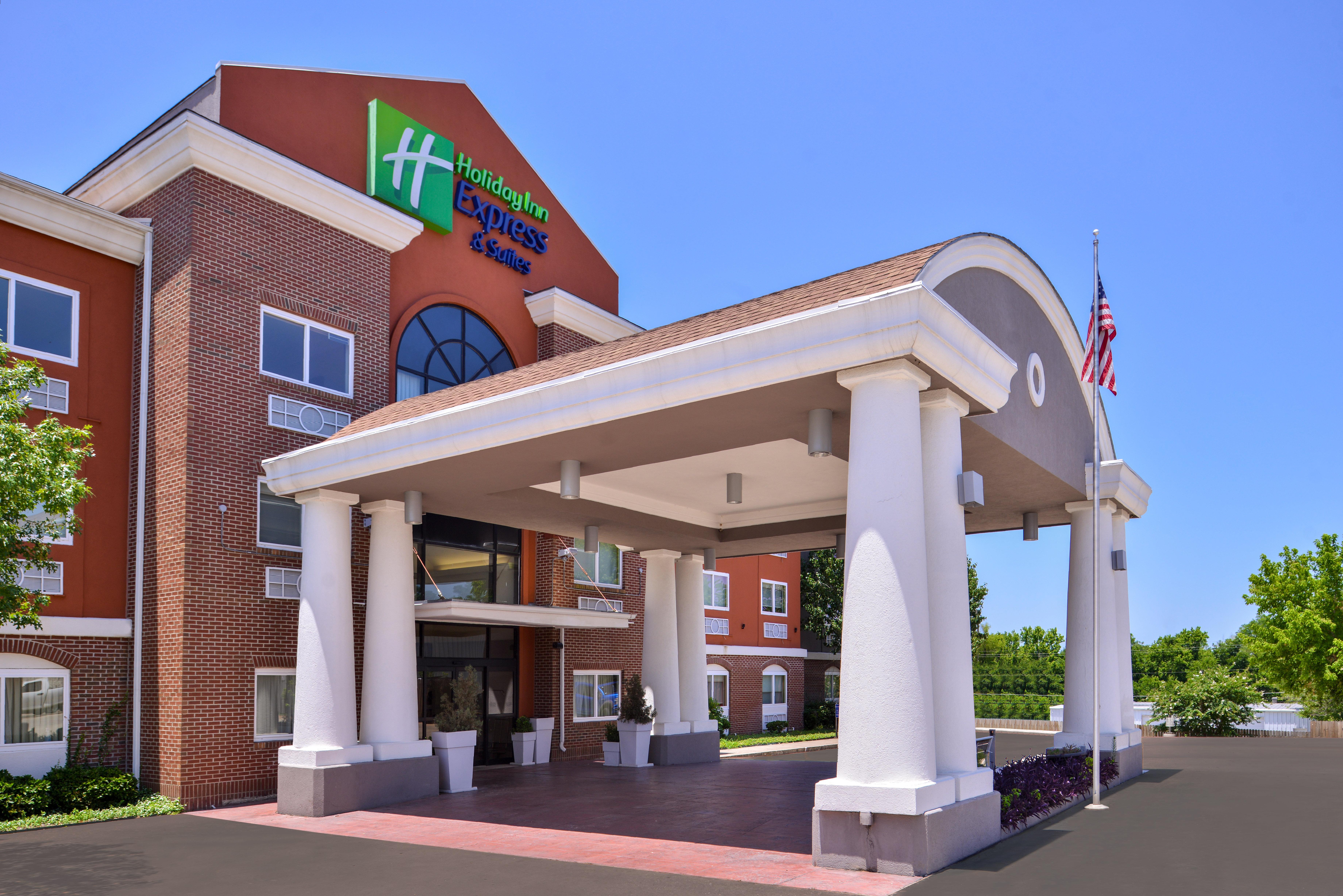 Holiday Inn Express Hotel & Suites Elgin By Ihg Exterior foto