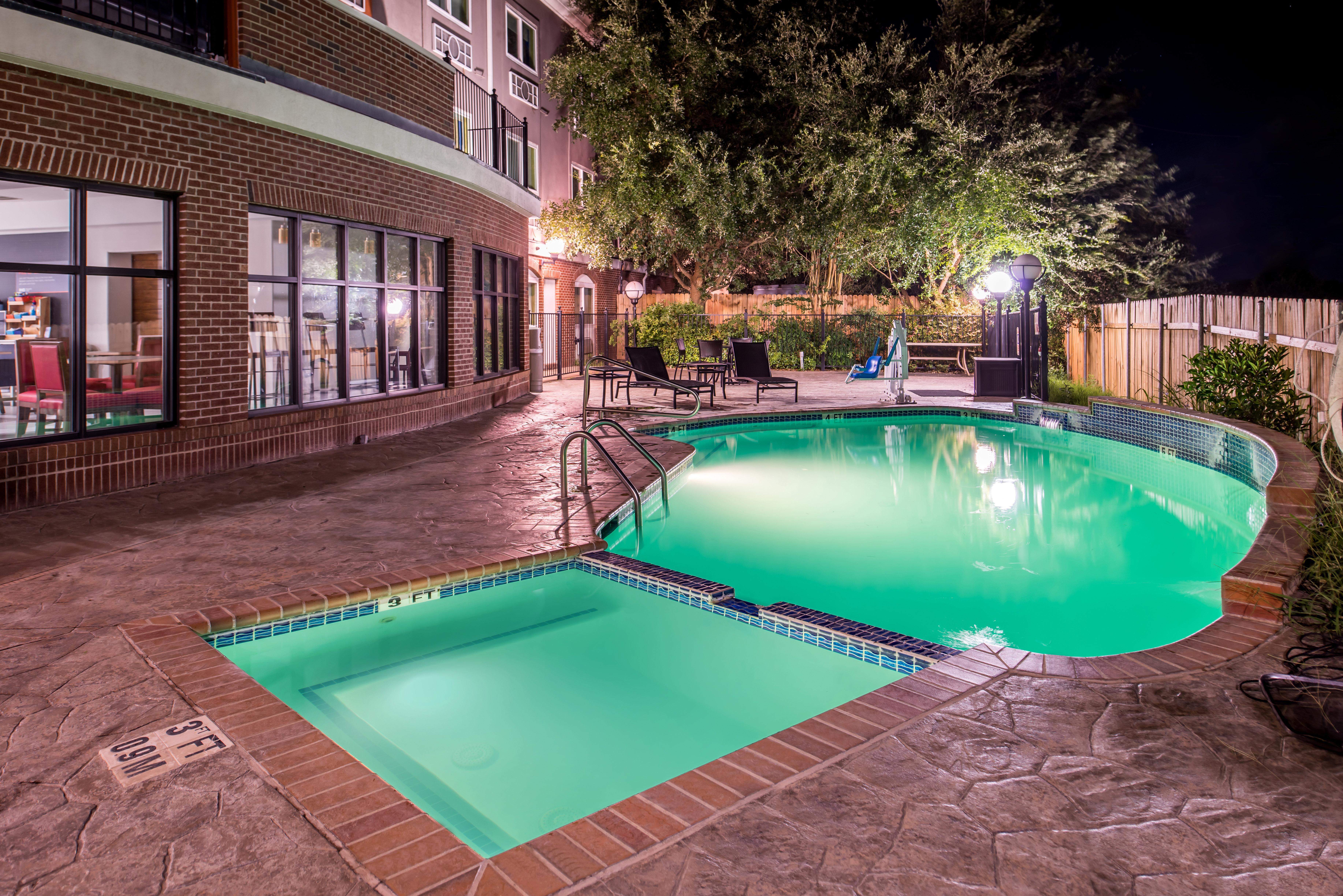 Holiday Inn Express Hotel & Suites Elgin By Ihg Exterior foto