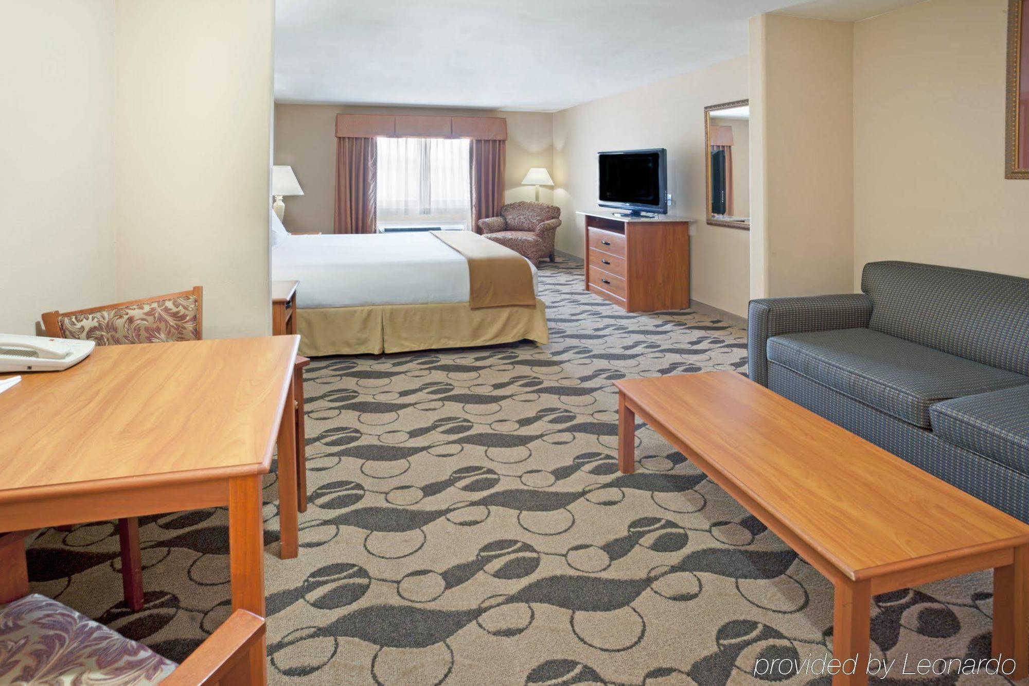 Holiday Inn Express Hotel & Suites Elgin By Ihg Habitación foto